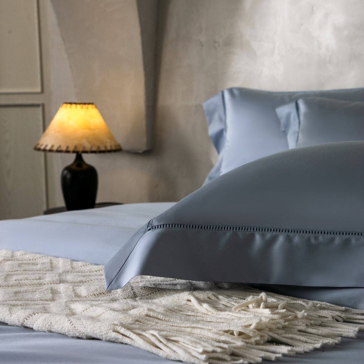 91家纺网 家纺一手货源 找家纺 佳汐蓝家纺 2026新款100支臻棉玲珑系列小镂空款四件套 玲珑-宁蓝