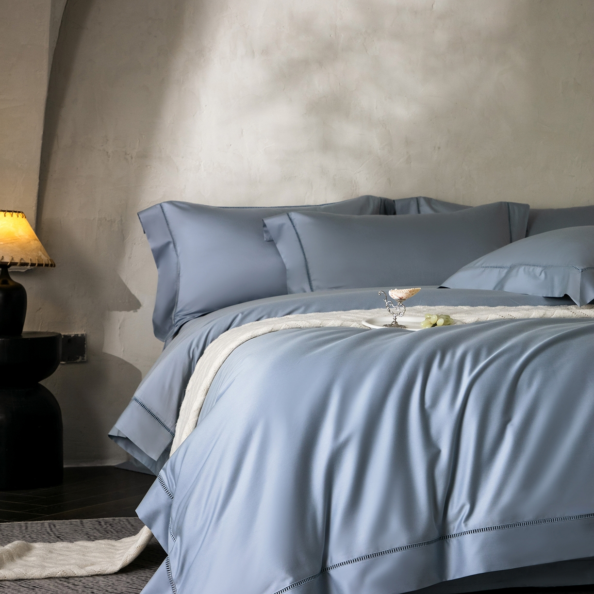 91家纺网 家纺一手货源 找家纺 佳汐蓝家纺 2026新款100支臻棉玲珑系列小镂空款四件套 玲珑-宁蓝