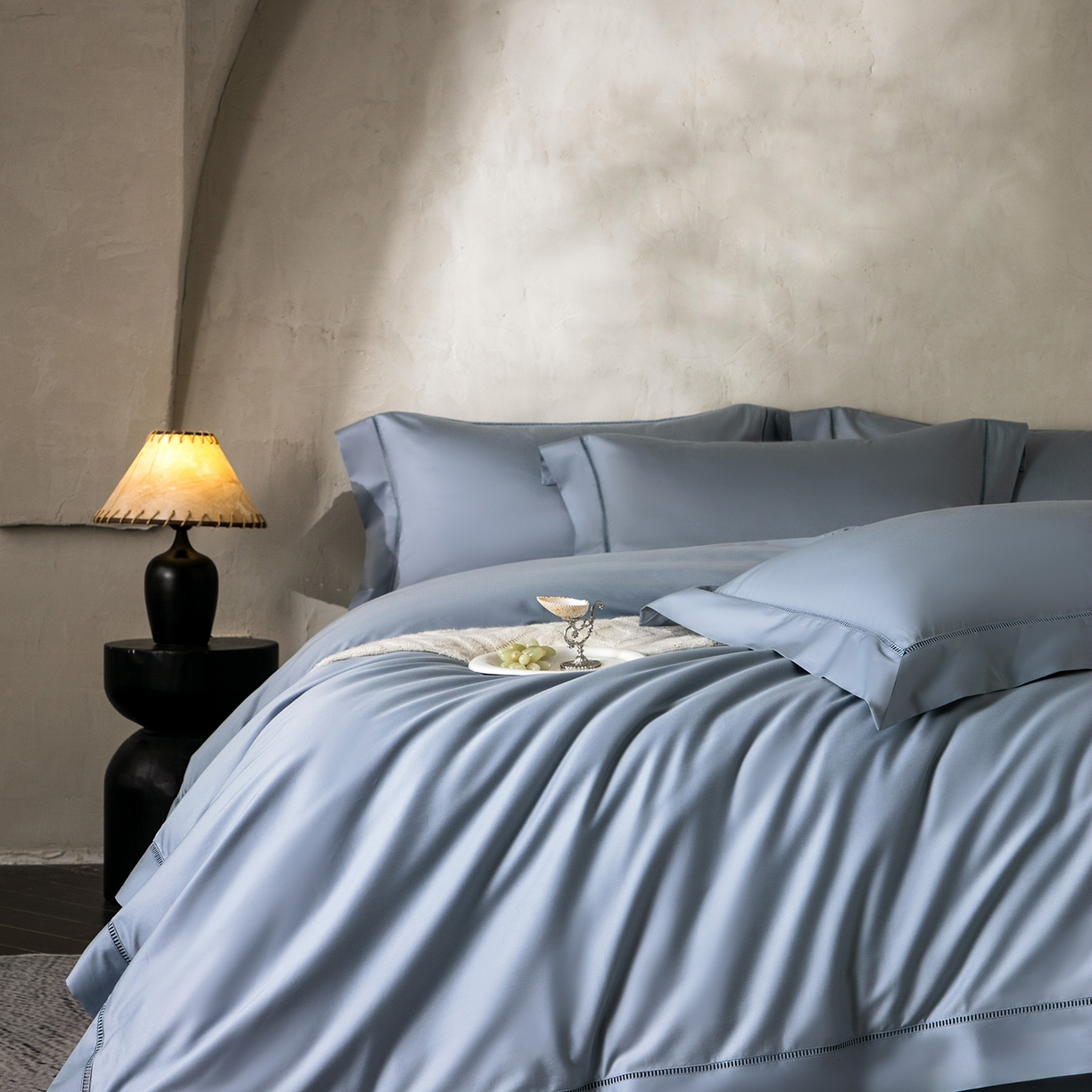 91家纺网 家纺一手货源 找家纺 佳汐蓝家纺 2026新款100支臻棉玲珑系列小镂空款四件套 玲珑-宁蓝