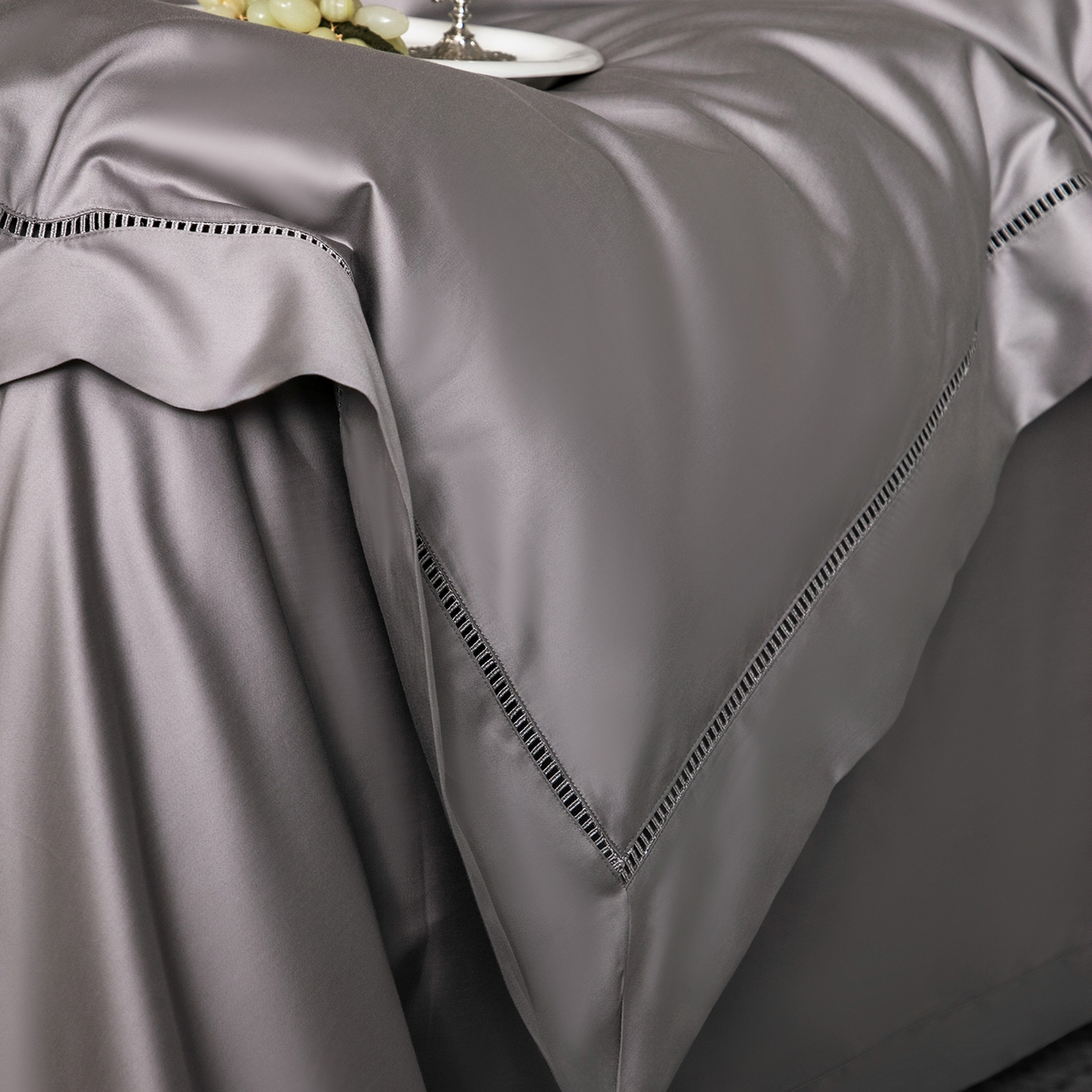 91家纺网 家纺一手货源 找家纺 佳汐蓝家纺 2026新款100支臻棉玲珑系列小镂空款四件套 玲珑-尚灰