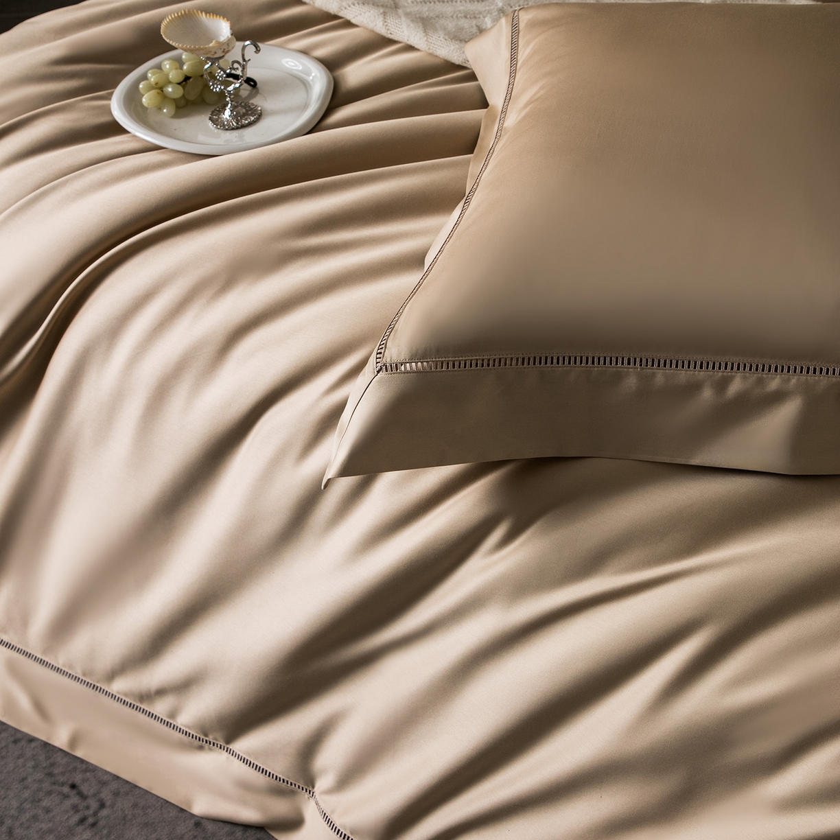 91家纺网 家纺一手货源 找家纺 佳汐蓝家纺 2026新款100支臻棉玲珑系列小镂空款四件套 玲珑-香槟金