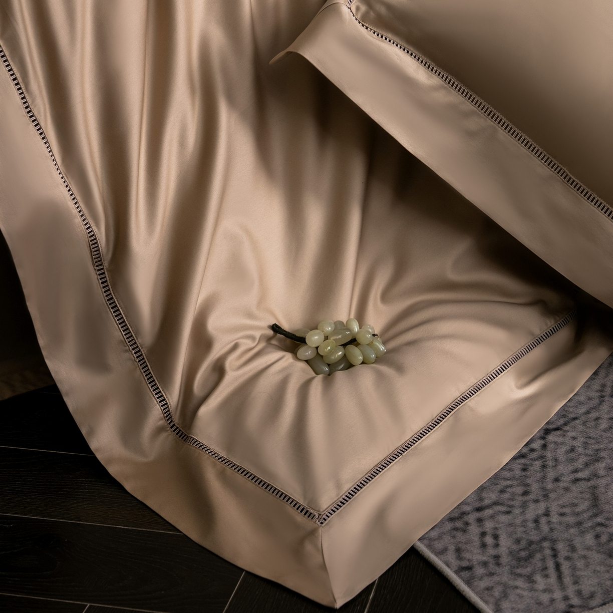 91家纺网 家纺一手货源 找家纺 佳汐蓝家纺 2026新款100支臻棉玲珑系列小镂空款四件套 玲珑-香槟金