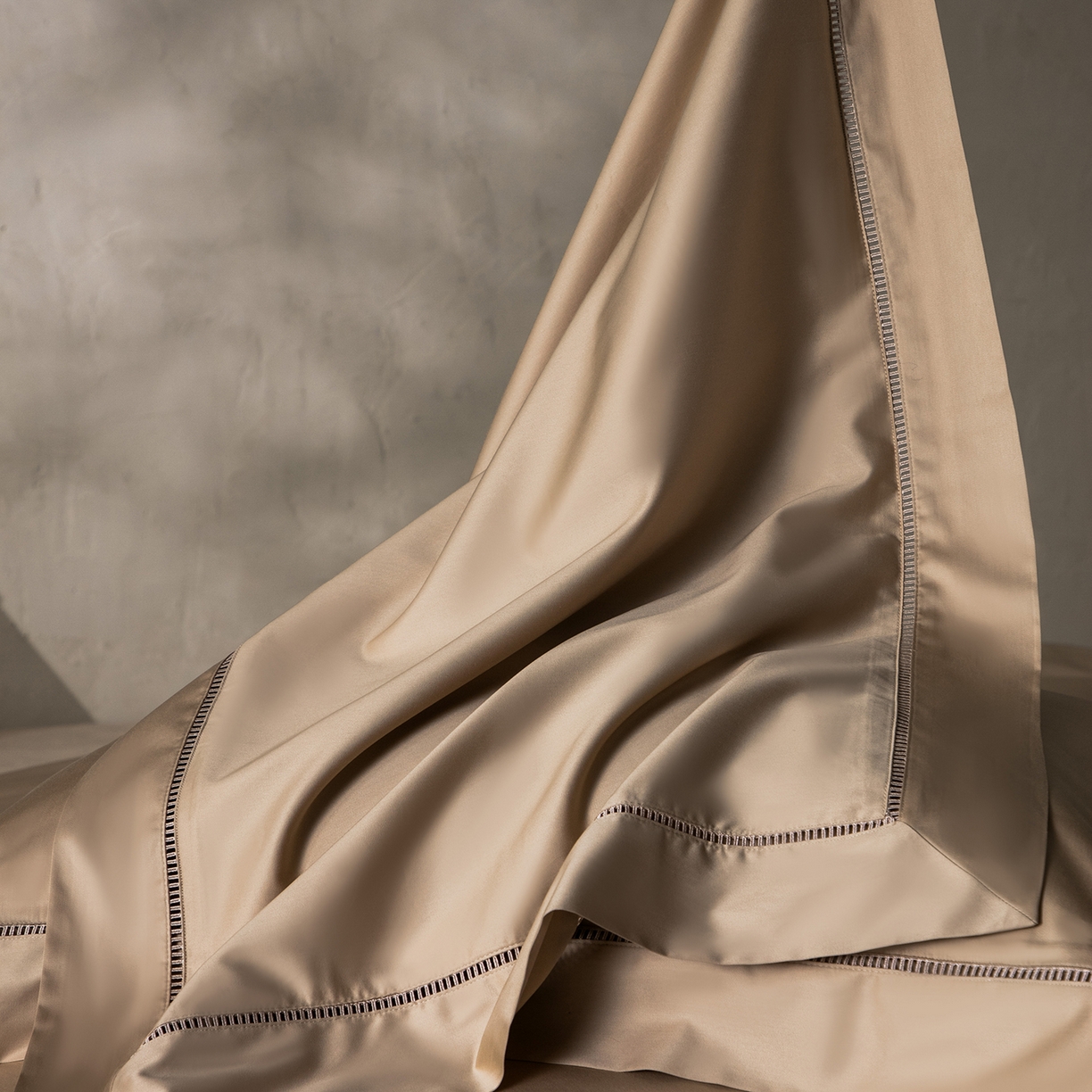 91家纺网 家纺一手货源 找家纺 佳汐蓝家纺 2026新款100支臻棉玲珑系列小镂空款四件套 玲珑-香槟金