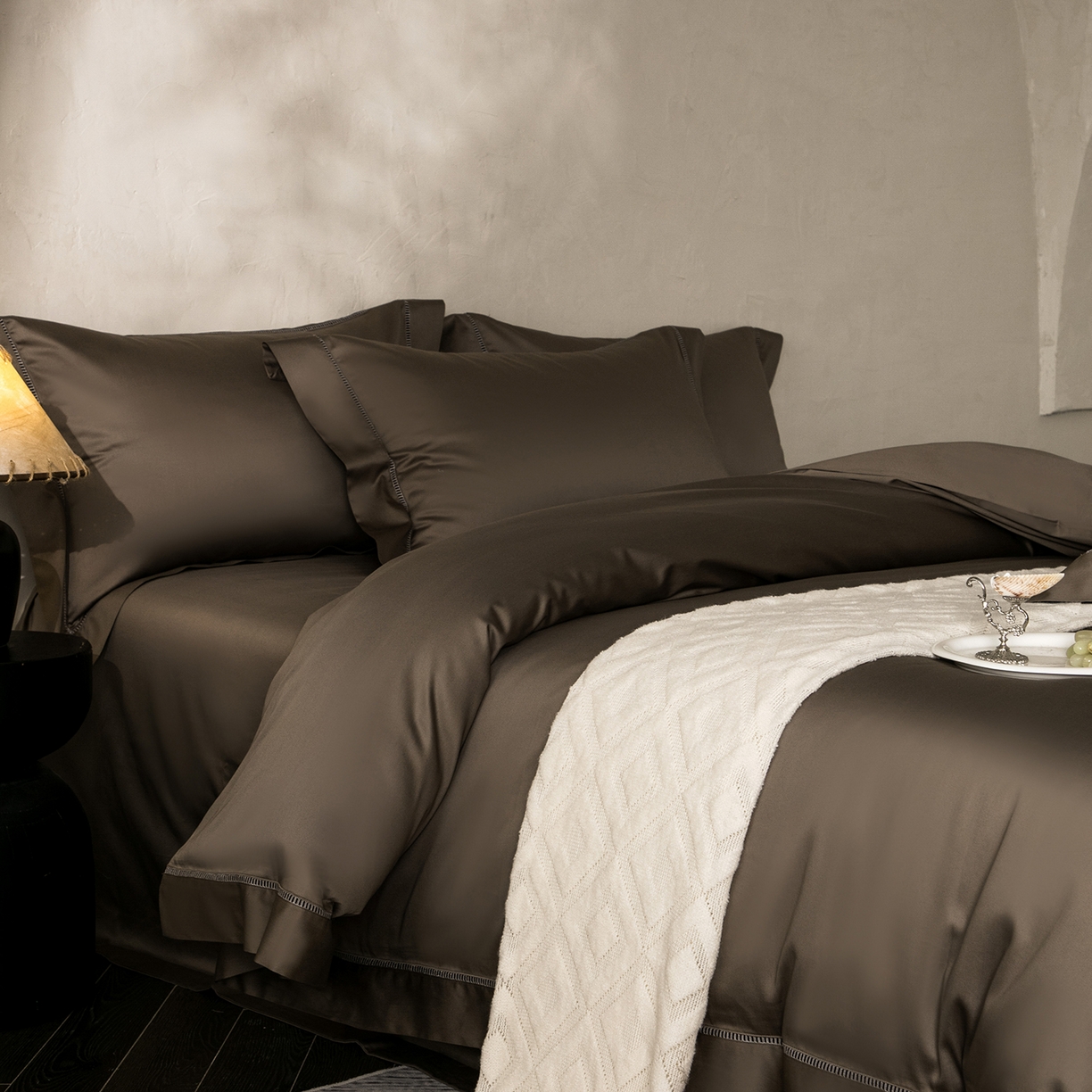 91家纺网 家纺一手货源 找家纺 佳汐蓝家纺 2026新款100支臻棉玲珑系列小镂空款四件套 玲珑-云咖