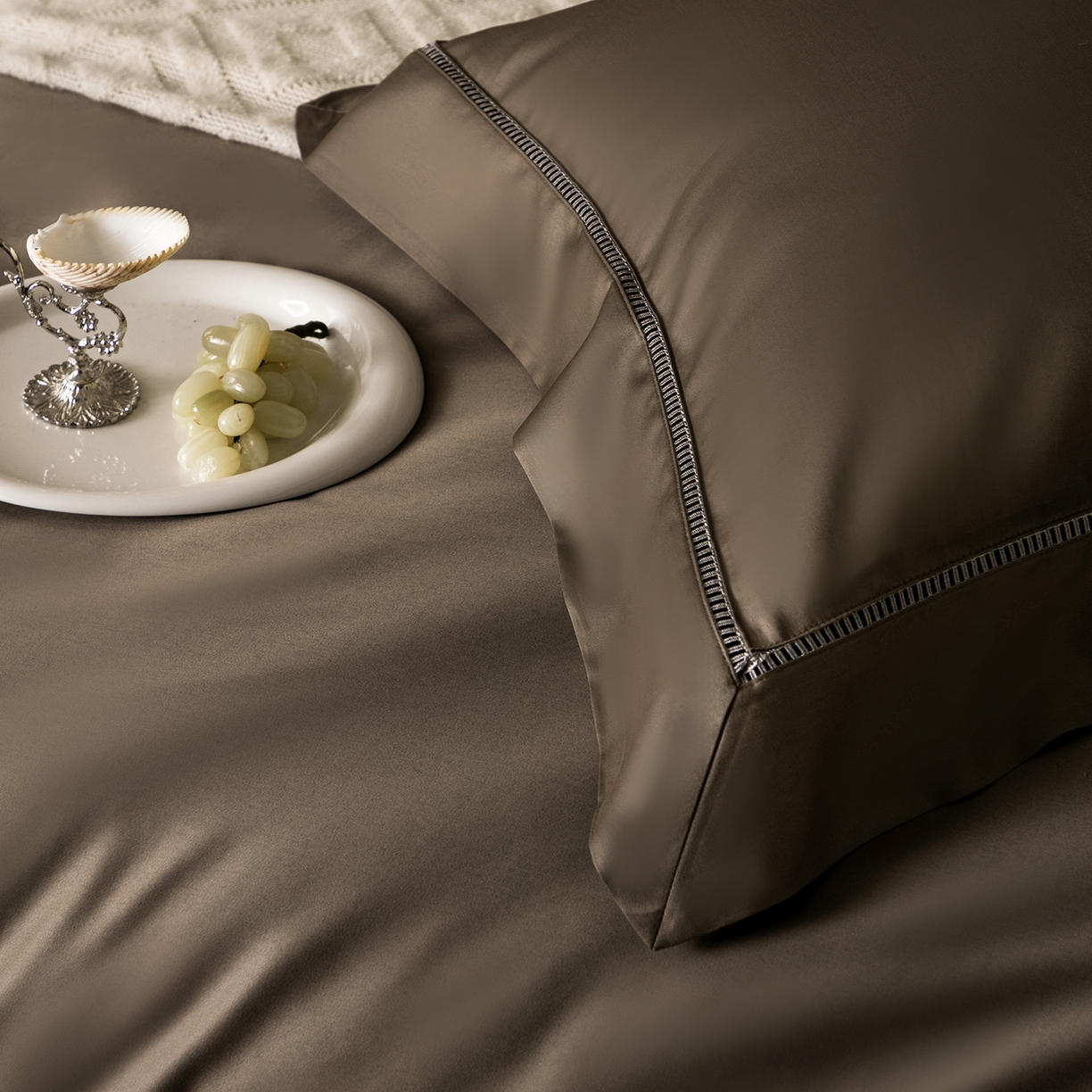 91家纺网 家纺一手货源 找家纺 佳汐蓝家纺 2026新款100支臻棉玲珑系列小镂空款四件套 玲珑-云咖