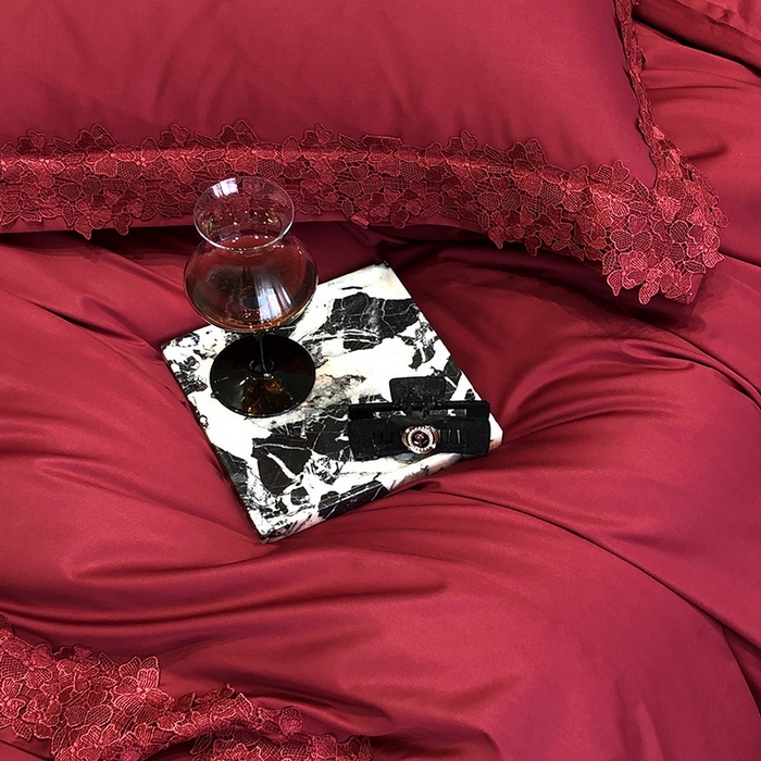 91家纺网 家纺一手货源 找家纺 黑白森林 2026新款匹马棉高定蕾丝大红系列 罗莎