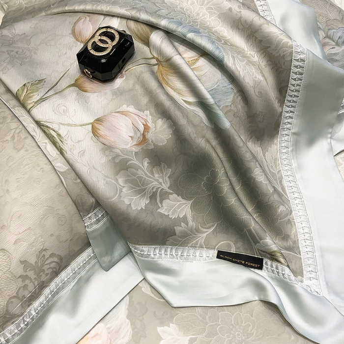 91家纺网 家纺一手货源 找家纺 黑白森林 2026新款轻奢天丝印花四件套 菡蕾-兰