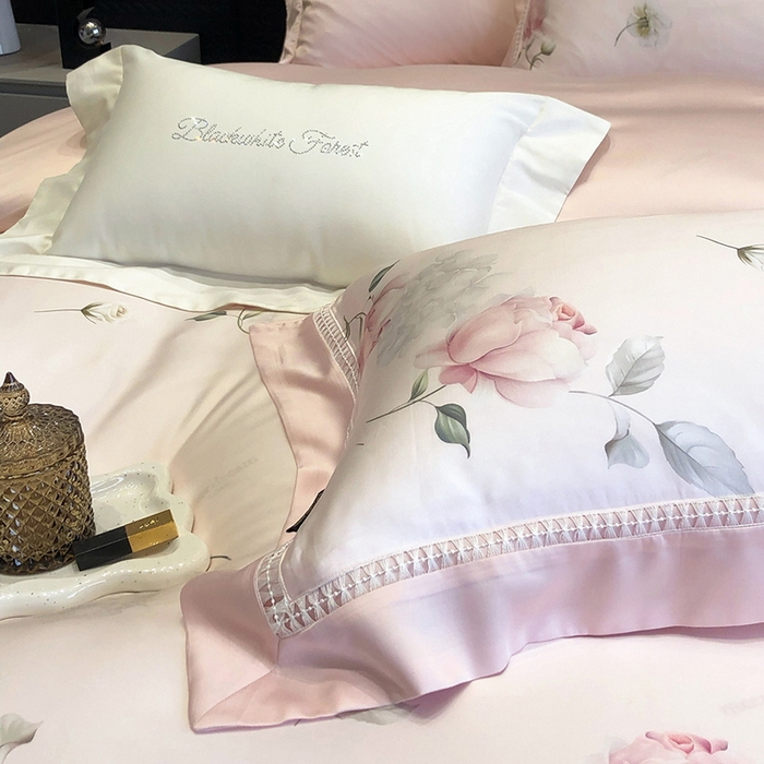 91家纺网 家纺一手货源 找家纺 黑白森林 2026新款轻奢天丝印花四件套 邂逅-粉