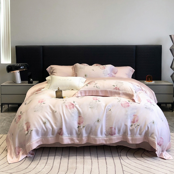 91家纺网 家纺一手货源 找家纺 黑白森林 2026新款轻奢天丝印花四件套 邂逅-粉