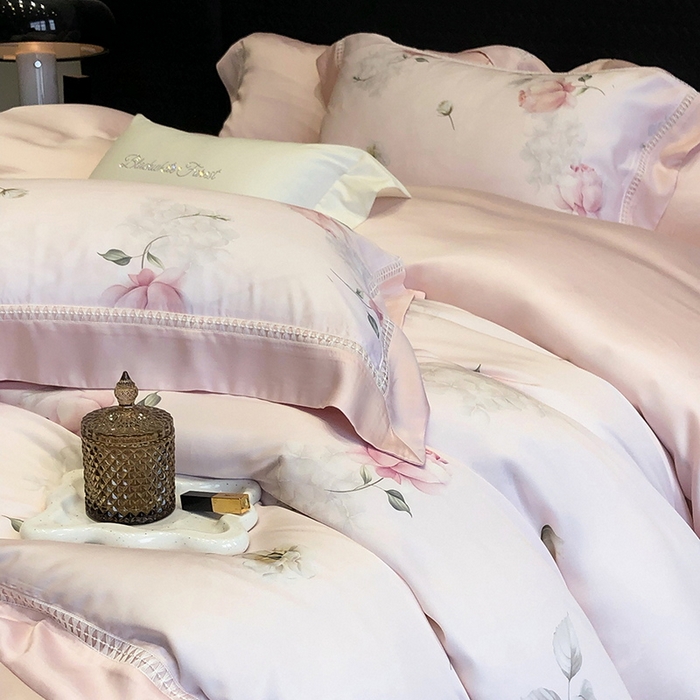 91家纺网 家纺一手货源 找家纺 黑白森林 2026新款轻奢天丝印花四件套 邂逅-粉