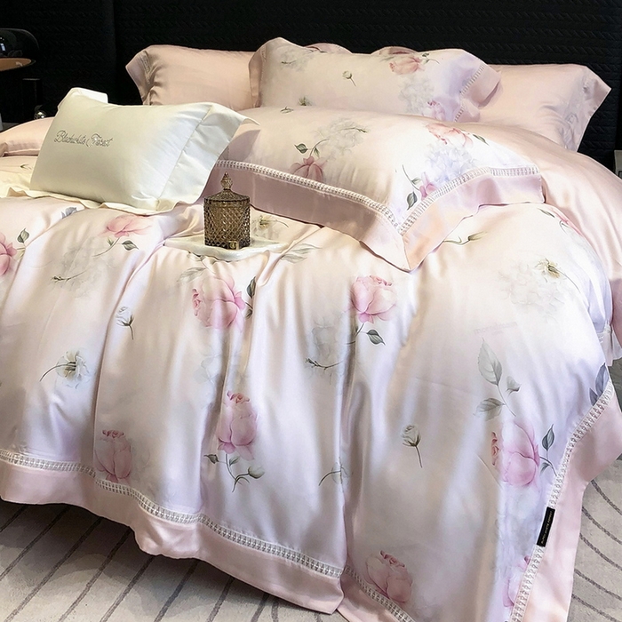 91家纺网 家纺一手货源 找家纺 黑白森林 2026新款轻奢天丝印花四件套 邂逅-粉