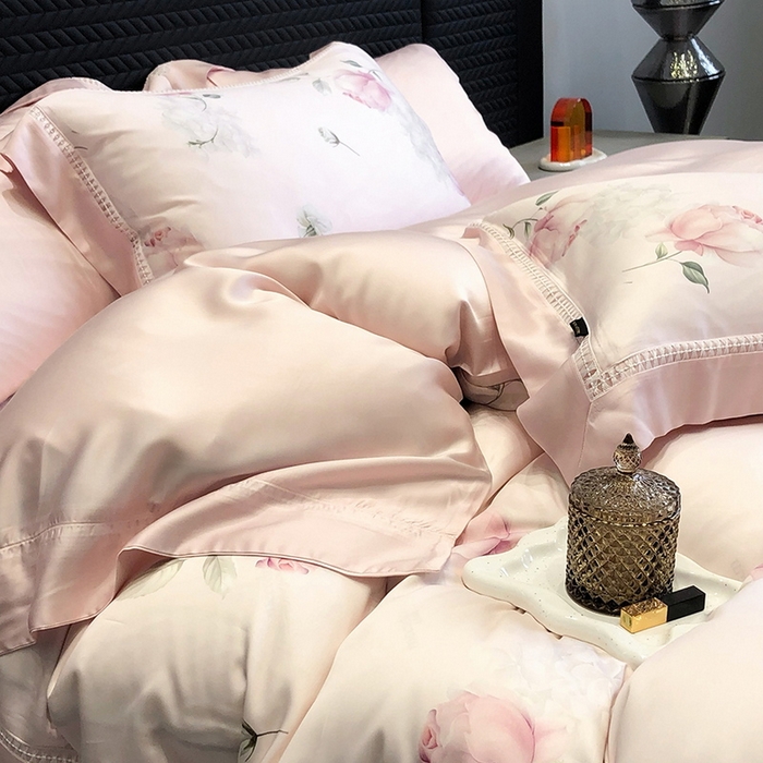 91家纺网 家纺一手货源 找家纺 黑白森林 2026新款轻奢天丝印花四件套 邂逅-粉