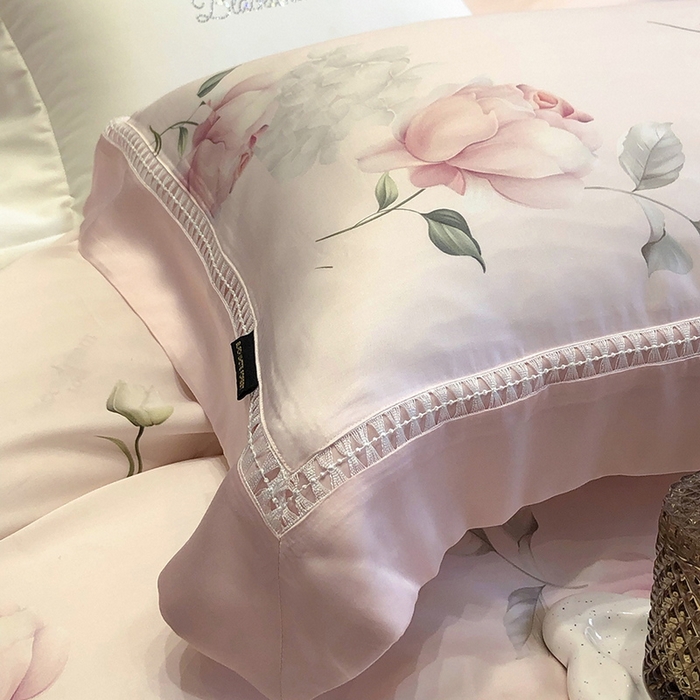 91家纺网 家纺一手货源 找家纺 黑白森林 2026新款轻奢天丝印花四件套 邂逅-粉