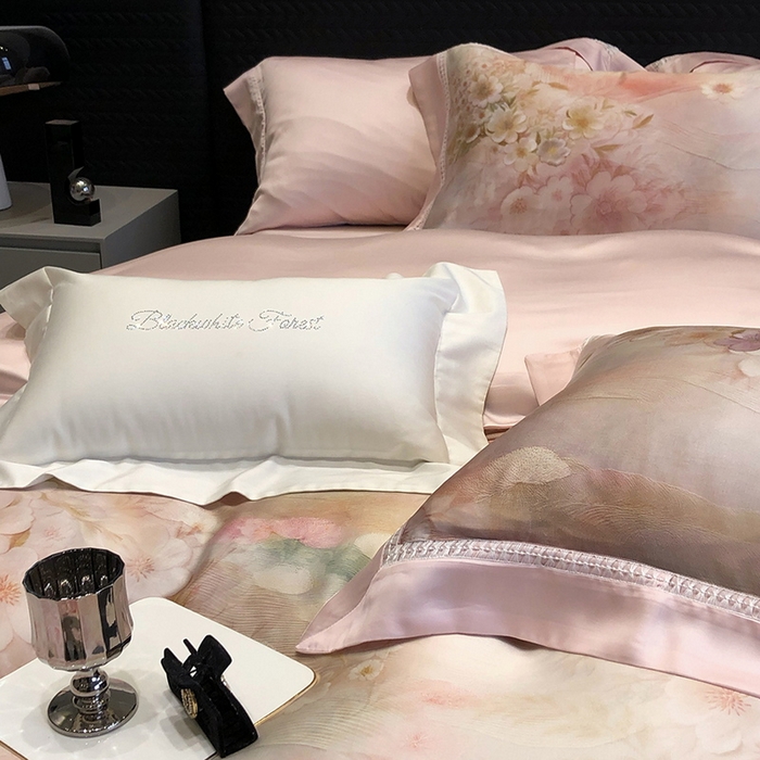 91家纺网 家纺一手货源 找家纺 黑白森林 2026新款轻奢天丝印花四件套 云馥-粉