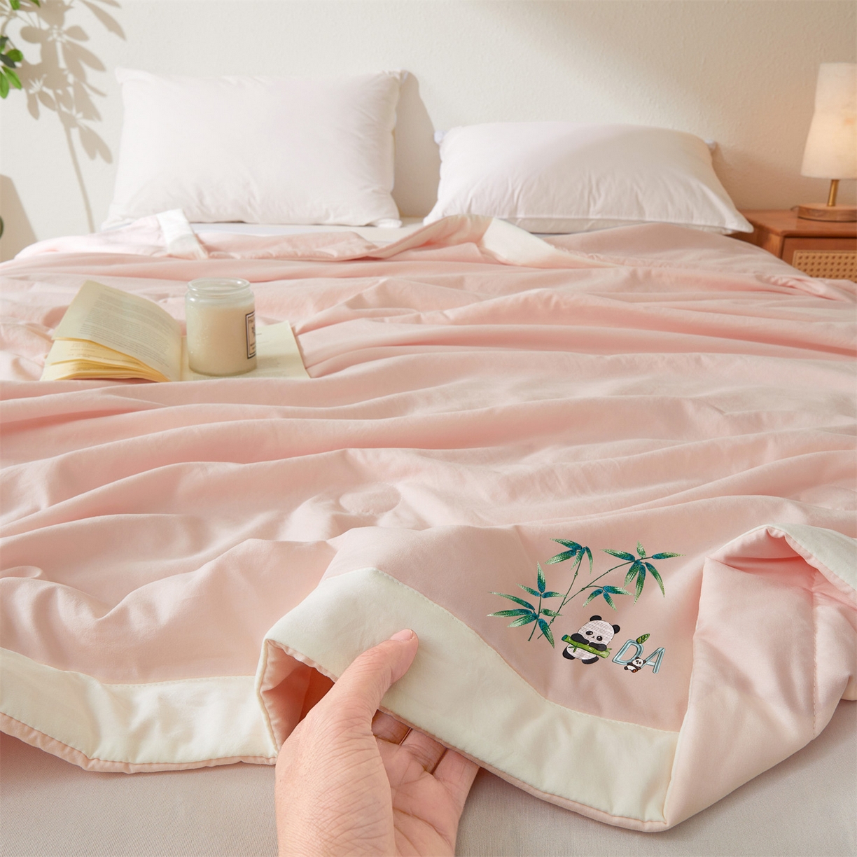 91家纺网 家纺一手货源 找家纺 招财星家纺 2026新款A类凉感竹纤维夏被空调被可机洗水洗夏被单人宿舍薄款被子（带质检报告买家秀） 熊猫-少女粉
