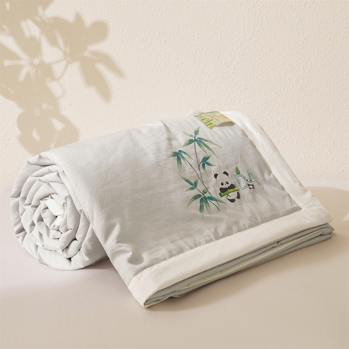 91家纺网 家纺一手货源 找家纺 招财星家纺 2026新款A类凉感竹纤维夏被空调被可机洗水洗夏被单人宿舍薄款被子（带质检报告买家秀） 熊猫-雾灰