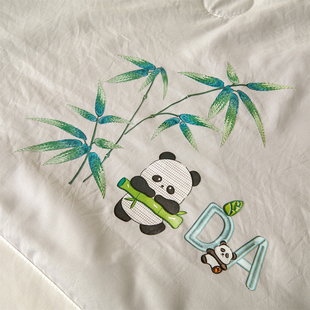 91家纺网 家纺一手货源 找家纺 招财星家纺 2026新款A类凉感竹纤维夏被空调被可机洗水洗夏被单人宿舍薄款被子（带质检报告买家秀） 熊猫-雾灰