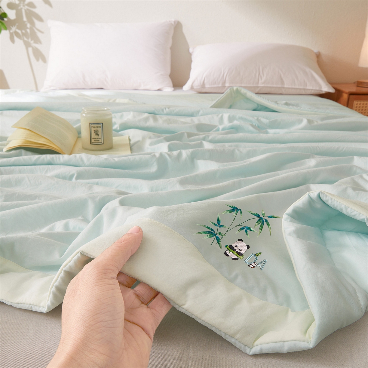 91家纺网 家纺一手货源 找家纺 招财星家纺 2026新款A类凉感竹纤维夏被空调被可机洗水洗夏被单人宿舍薄款被子（带质检报告买家秀） 熊猫-淡水蓝