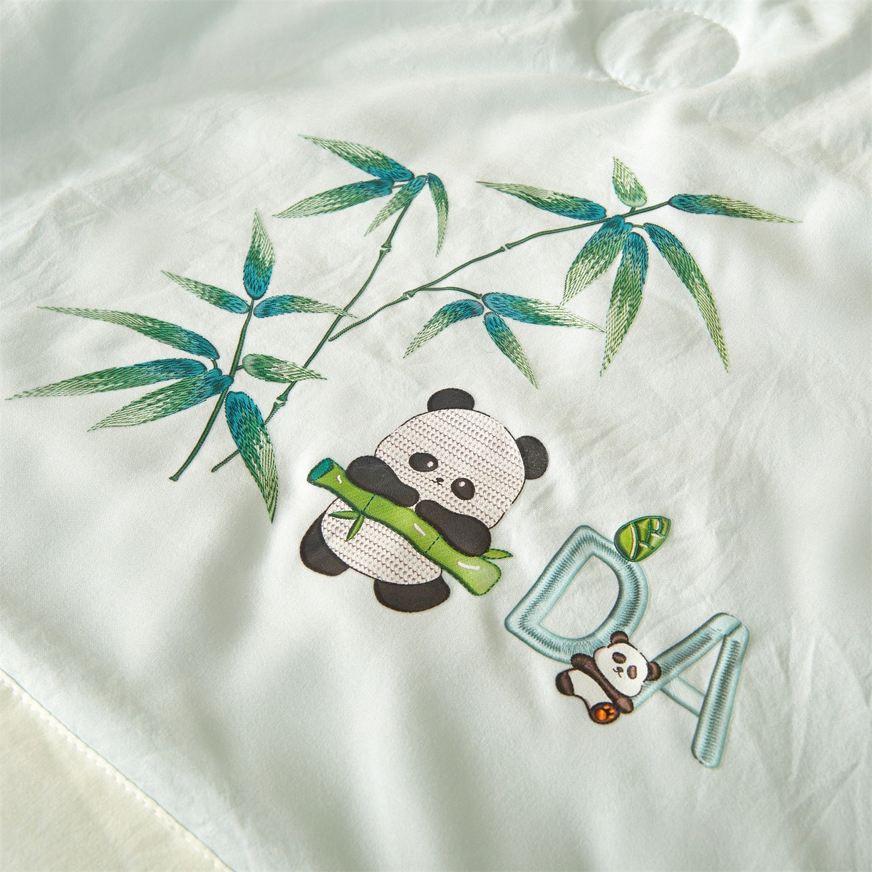 91家纺网 家纺一手货源 找家纺 招财星家纺 2026新款A类凉感竹纤维夏被空调被可机洗水洗夏被单人宿舍薄款被子（带质检报告买家秀） 熊猫-淡水蓝