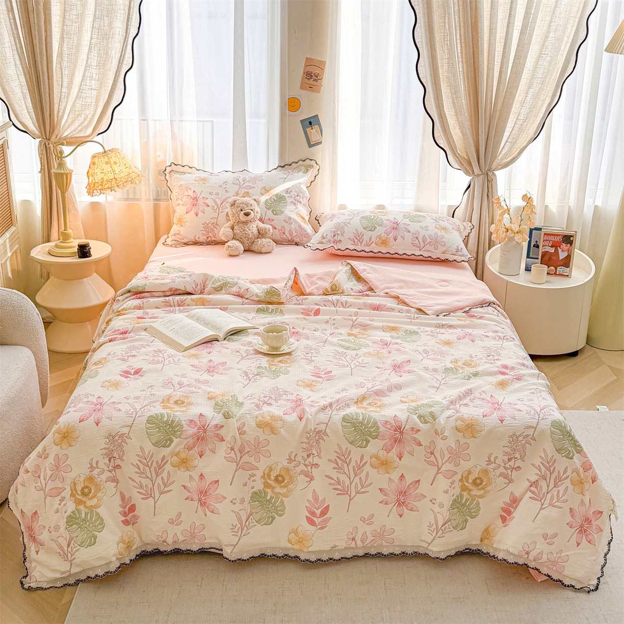 91家纺网 家纺一手货源 找家纺 招财星家纺 2026新款A类全棉花边云感双层纱大豆纤维夏被四件套夏被夏凉被空调被（带质检报告买家秀） 花边款-缤纷花朵