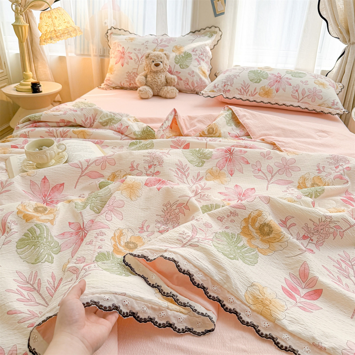 91家纺网 家纺一手货源 找家纺 招财星家纺 2026新款A类全棉花边云感双层纱大豆纤维夏被四件套夏被夏凉被空调被（带质检报告买家秀） 花边款-缤纷花朵