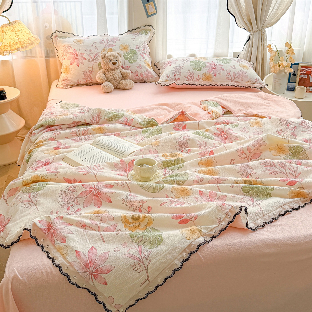 91家纺网 家纺一手货源 找家纺 招财星家纺 2026新款A类全棉花边云感双层纱大豆纤维夏被四件套夏被夏凉被空调被（带质检报告买家秀） 花边款-缤纷花朵