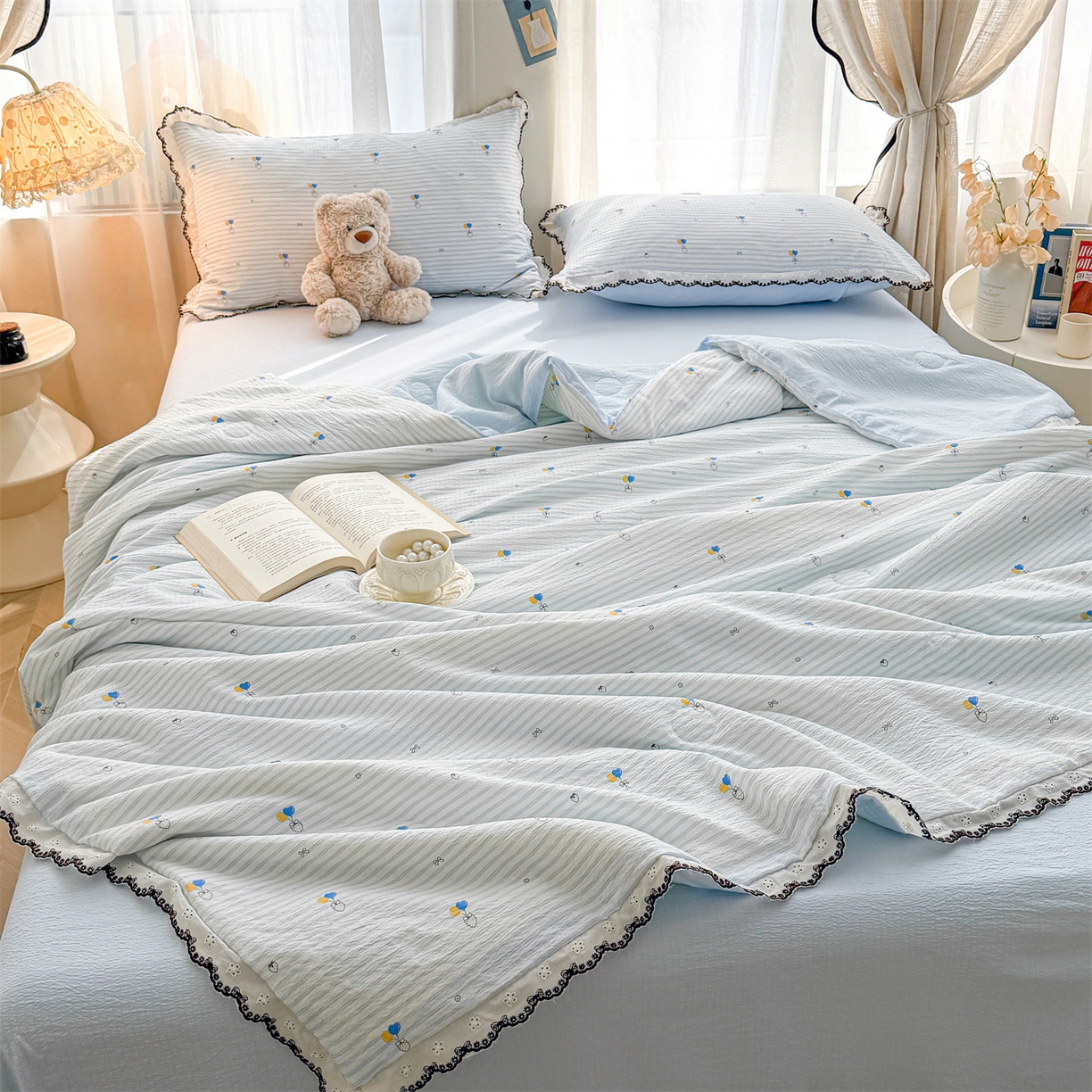 91家纺网 家纺一手货源 找家纺 招财星家纺 2026新款A类全棉花边云感双层纱大豆纤维夏被四件套夏被夏凉被空调被（带质检报告买家秀） 花边款-草莓气球