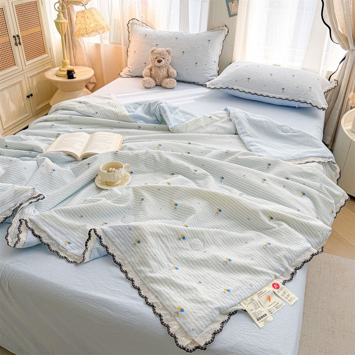 91家纺网 家纺一手货源 找家纺 招财星家纺 2026新款A类全棉花边云感双层纱大豆纤维夏被四件套夏被夏凉被空调被（带质检报告买家秀） 花边款-草莓气球