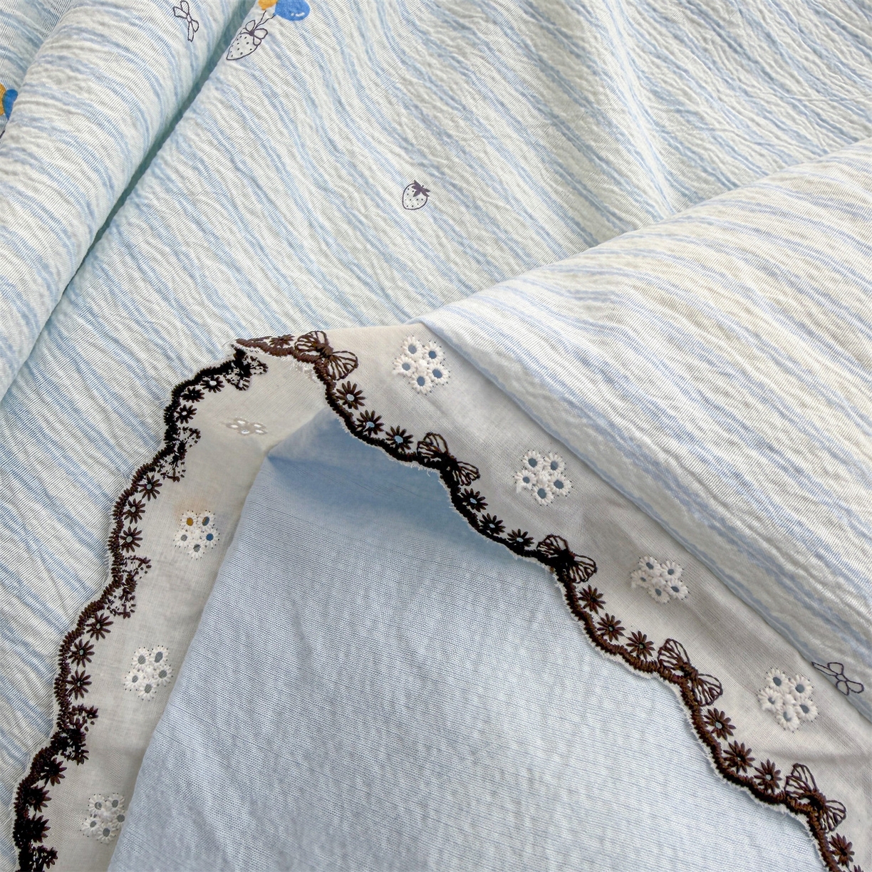 91家纺网 家纺一手货源 找家纺 招财星家纺 2026新款A类全棉花边云感双层纱大豆纤维夏被四件套夏被夏凉被空调被（带质检报告买家秀） 花边款-草莓气球