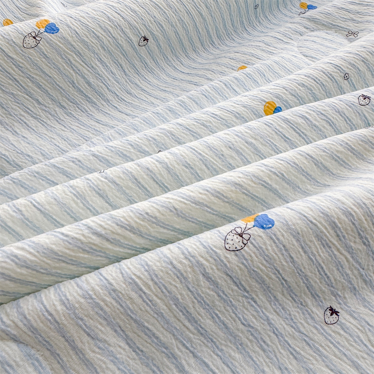 91家纺网 家纺一手货源 找家纺 招财星家纺 2026新款A类全棉花边云感双层纱大豆纤维夏被四件套夏被夏凉被空调被（带质检报告买家秀） 花边款-草莓气球