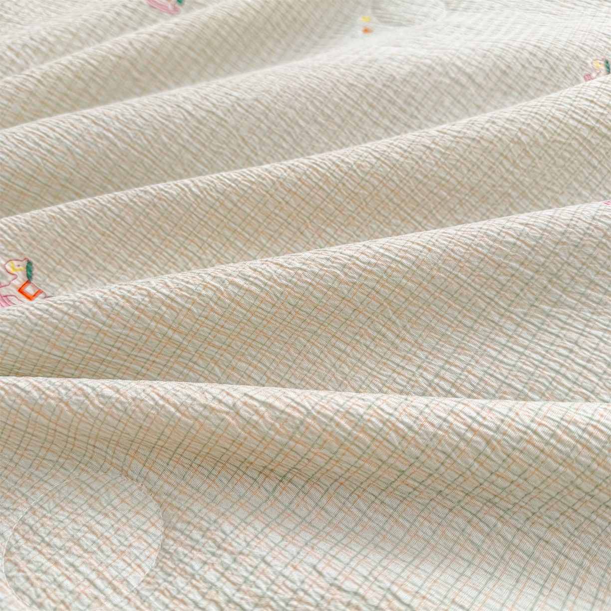 91家纺网 家纺一手货源 找家纺 招财星家纺 2026新款A类全棉花边云感双层纱大豆纤维夏被四件套夏被夏凉被空调被（带质检报告买家秀） 花边款-格子木马-蓝