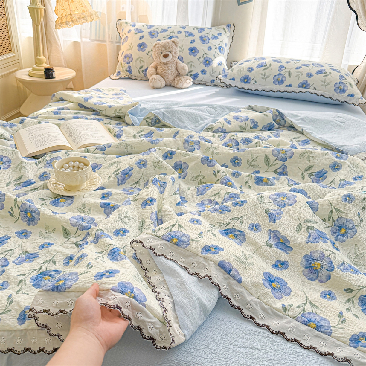 91家纺网 家纺一手货源 找家纺 招财星家纺 2026新款A类全棉花边云感双层纱大豆纤维夏被四件套夏被夏凉被空调被（带质检报告买家秀） 花边款-花语