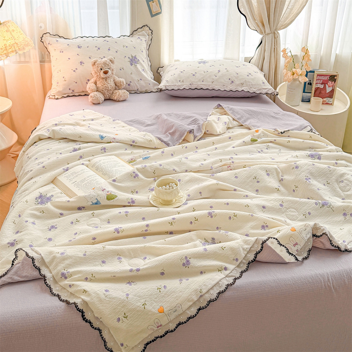 91家纺网 家纺一手货源 找家纺 招财星家纺 2026新款A类全棉花边云感双层纱大豆纤维夏被四件套夏被夏凉被空调被（带质检报告买家秀） 花边款-花园秘密