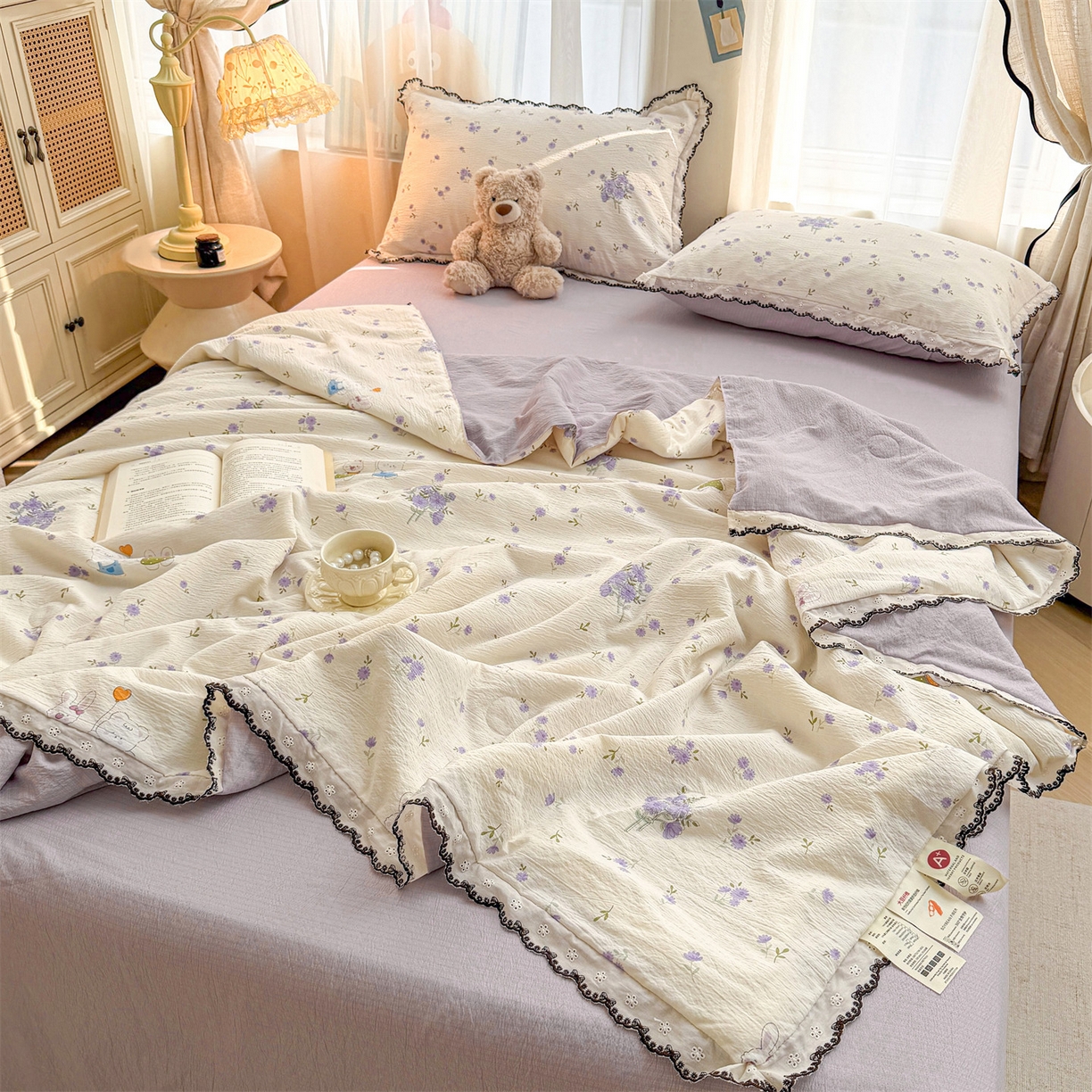 91家纺网 家纺一手货源 找家纺 招财星家纺 2026新款A类全棉花边云感双层纱大豆纤维夏被四件套夏被夏凉被空调被（带质检报告买家秀） 花边款-花园秘密