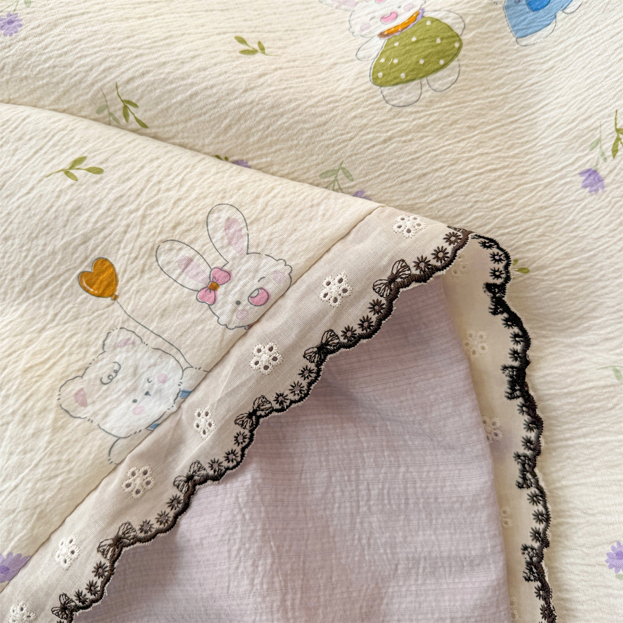 91家纺网 家纺一手货源 找家纺 招财星家纺 2026新款A类全棉花边云感双层纱大豆纤维夏被四件套夏被夏凉被空调被（带质检报告买家秀） 花边款-花园秘密