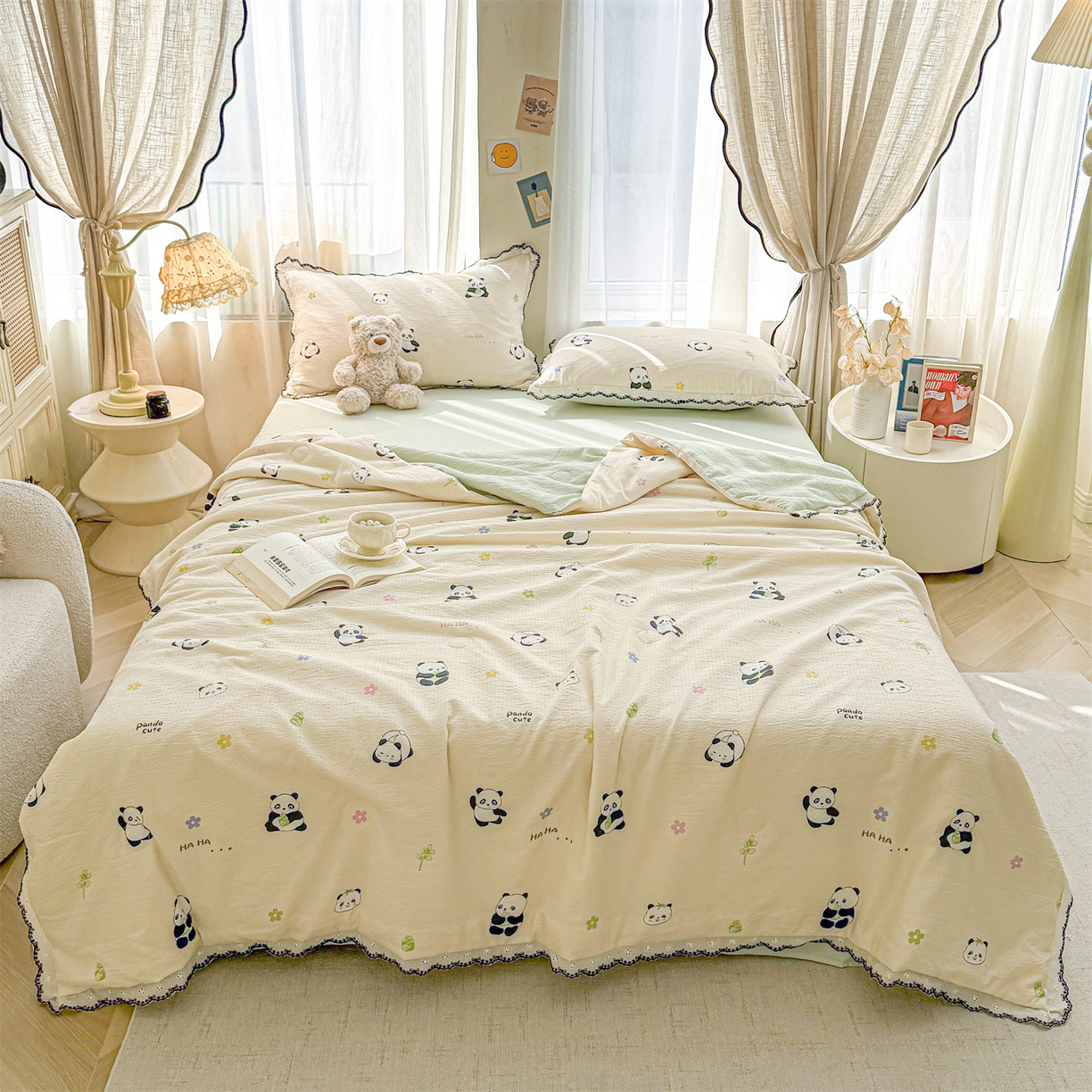 91家纺网 家纺一手货源 找家纺 招财星家纺 2026新款A类全棉花边云感双层纱大豆纤维夏被四件套夏被夏凉被空调被（带质检报告买家秀） 花边款-可爱熊猫