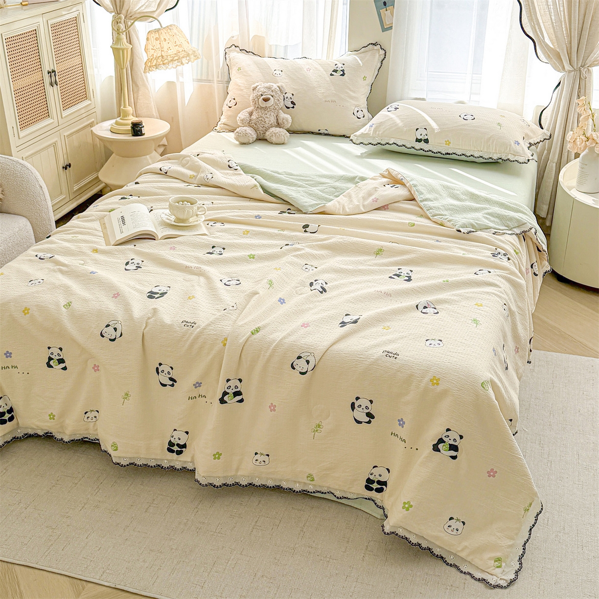 91家纺网 家纺一手货源 找家纺 招财星家纺 2026新款A类全棉花边云感双层纱大豆纤维夏被四件套夏被夏凉被空调被（带质检报告买家秀） 花边款-可爱熊猫