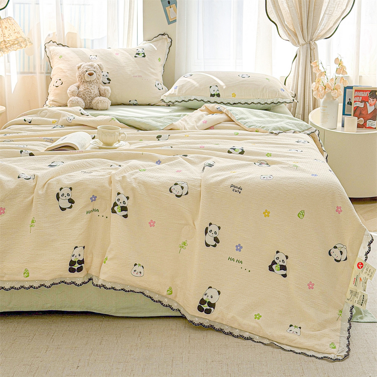 91家纺网 家纺一手货源 找家纺 招财星家纺 2026新款A类全棉花边云感双层纱大豆纤维夏被四件套夏被夏凉被空调被（带质检报告买家秀） 花边款-可爱熊猫