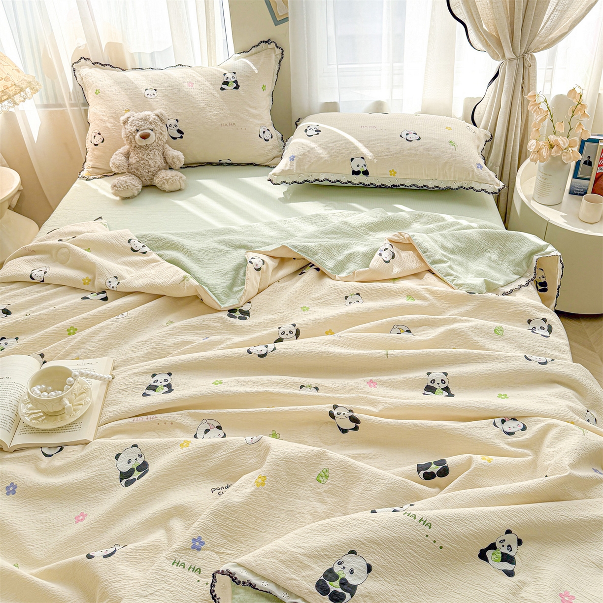 91家纺网 家纺一手货源 找家纺 招财星家纺 2026新款A类全棉花边云感双层纱大豆纤维夏被四件套夏被夏凉被空调被（带质检报告买家秀） 花边款-可爱熊猫