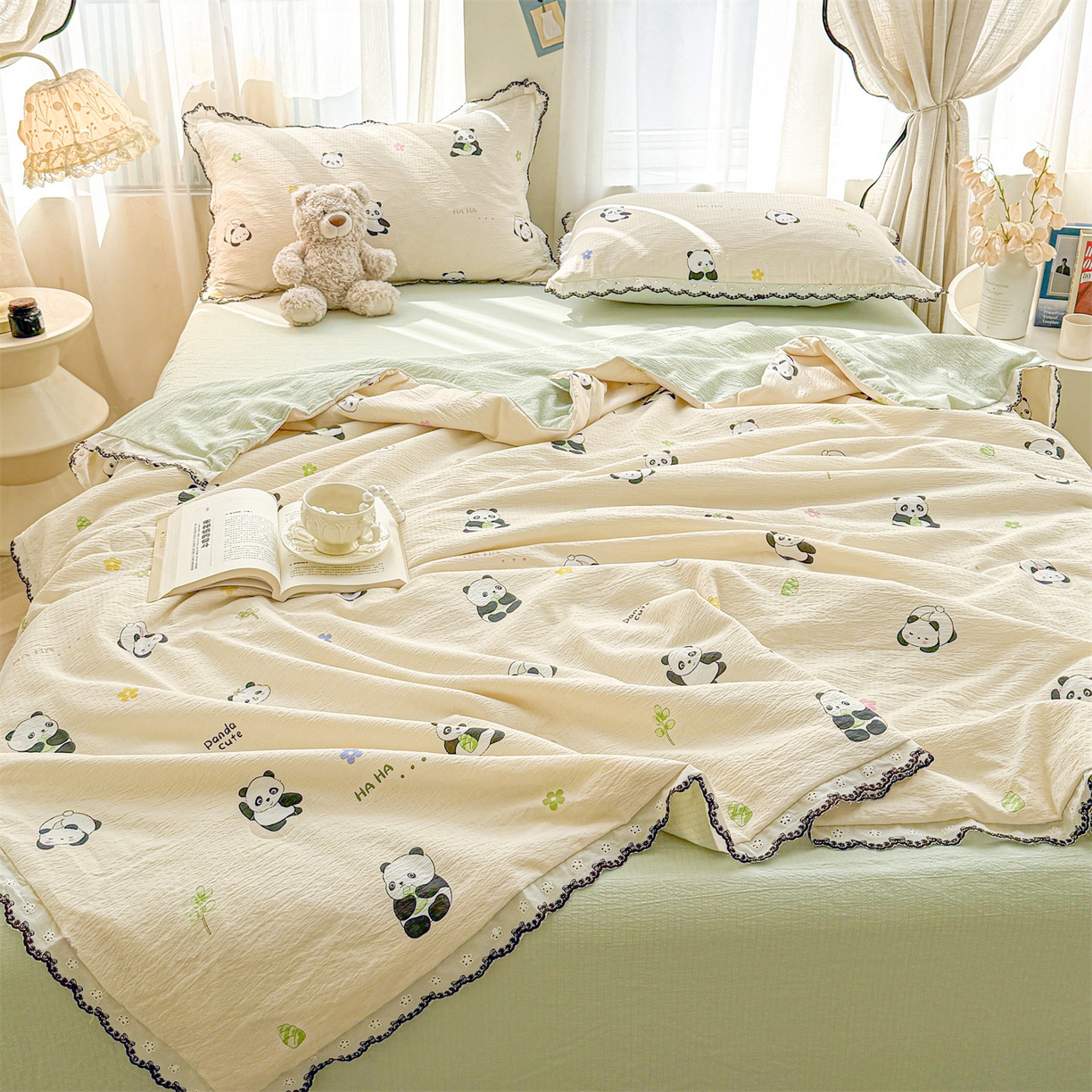91家纺网 家纺一手货源 找家纺 招财星家纺 2026新款A类全棉花边云感双层纱大豆纤维夏被四件套夏被夏凉被空调被（带质检报告买家秀） 花边款-可爱熊猫