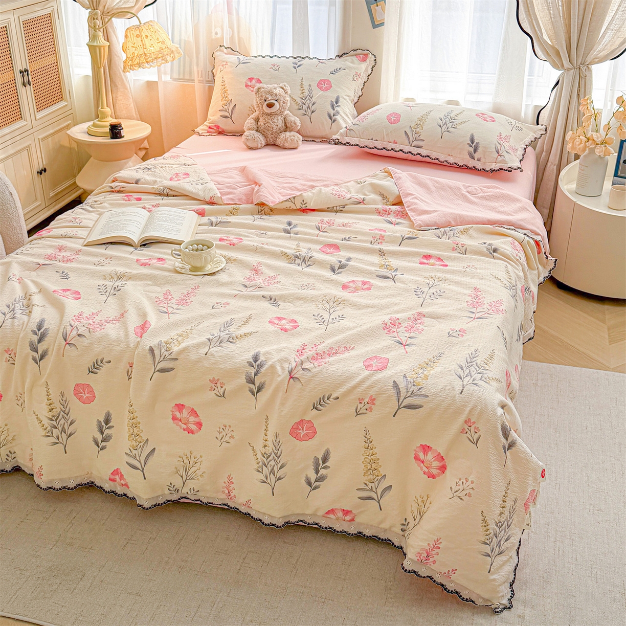 91家纺网 家纺一手货源 找家纺 招财星家纺 2026新款A类全棉花边云感双层纱大豆纤维夏被四件套夏被夏凉被空调被（带质检报告买家秀） 花边款-喇叭花