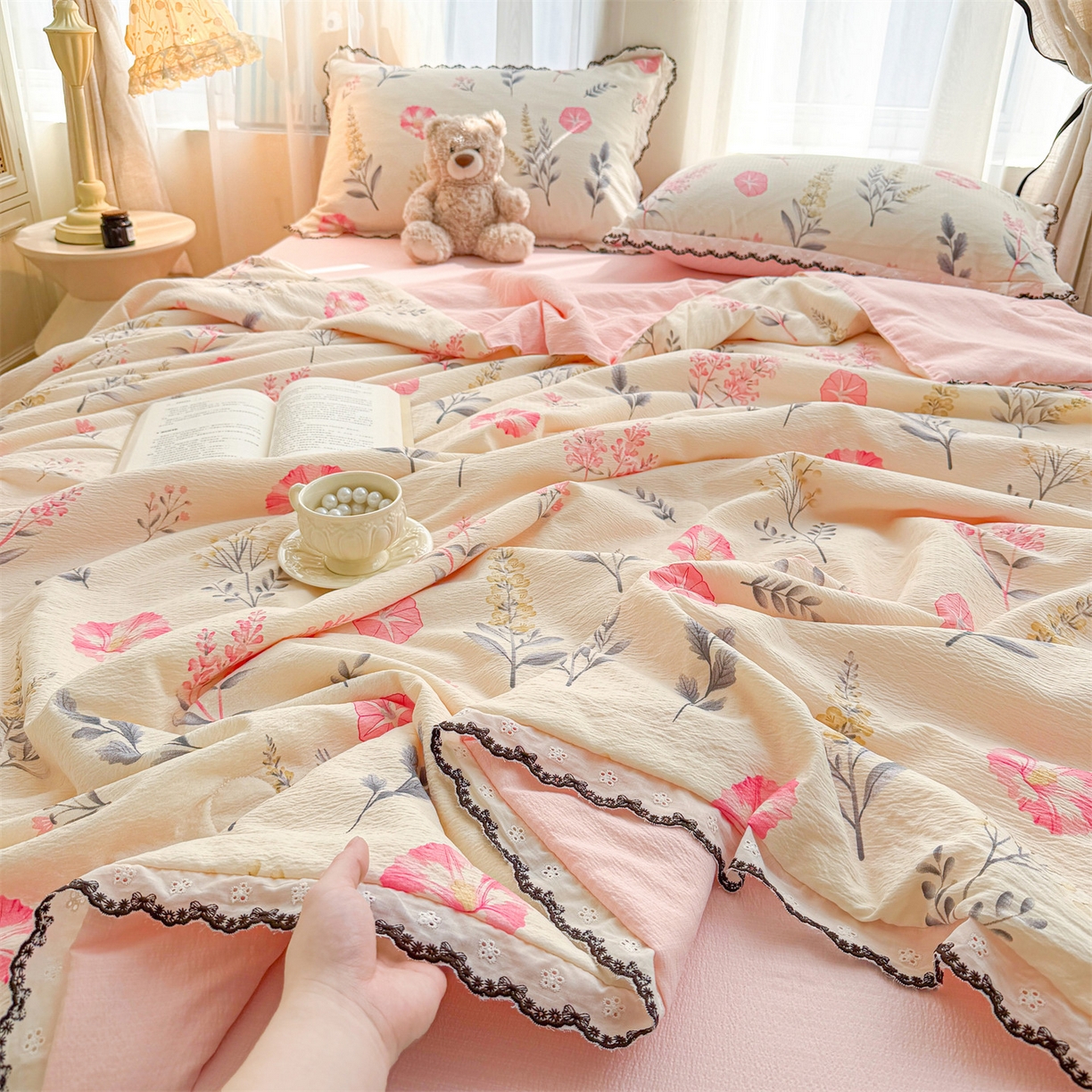 91家纺网 家纺一手货源 找家纺 招财星家纺 2026新款A类全棉花边云感双层纱大豆纤维夏被四件套夏被夏凉被空调被（带质检报告买家秀） 花边款-喇叭花