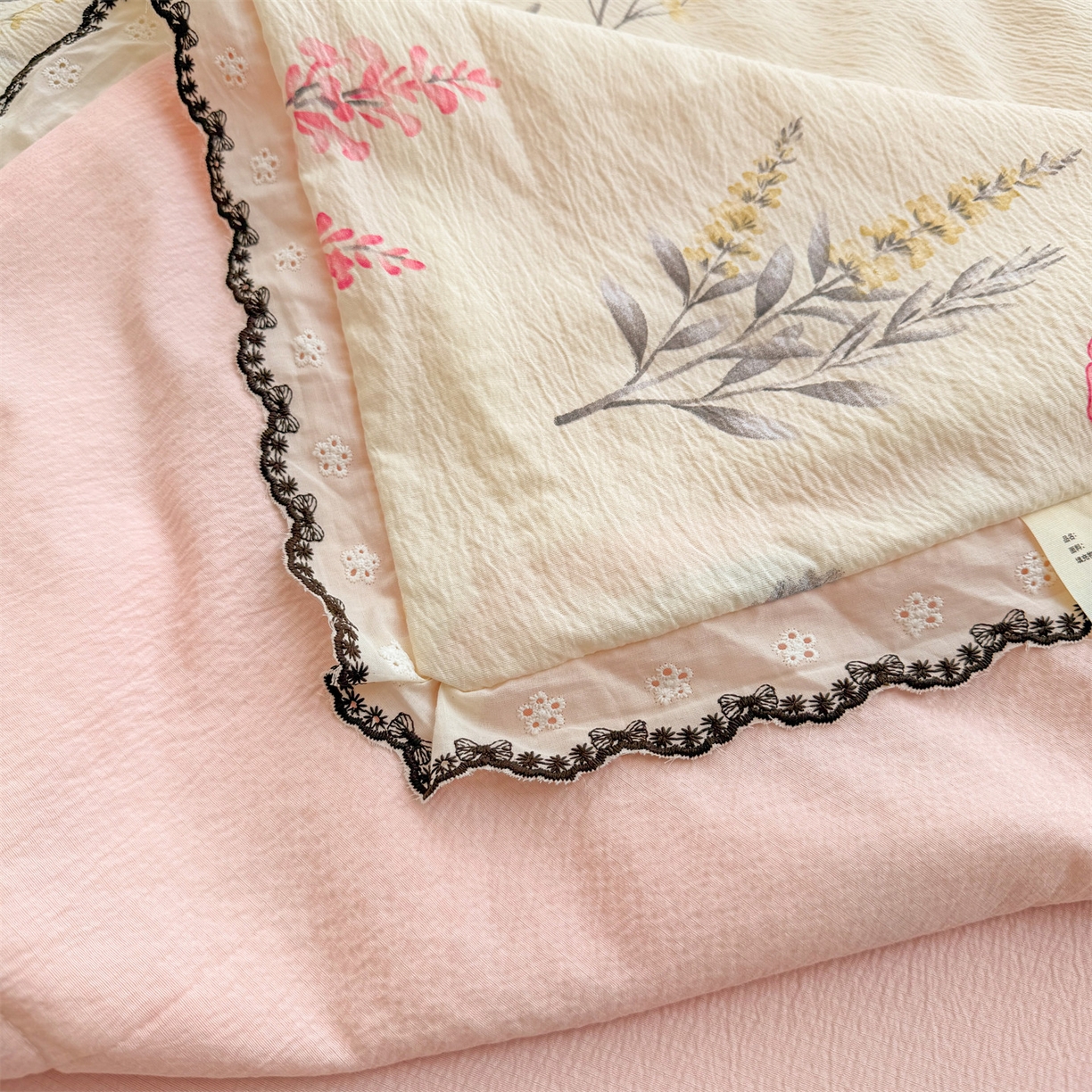 91家纺网 家纺一手货源 找家纺 招财星家纺 2026新款A类全棉花边云感双层纱大豆纤维夏被四件套夏被夏凉被空调被（带质检报告买家秀） 花边款-喇叭花