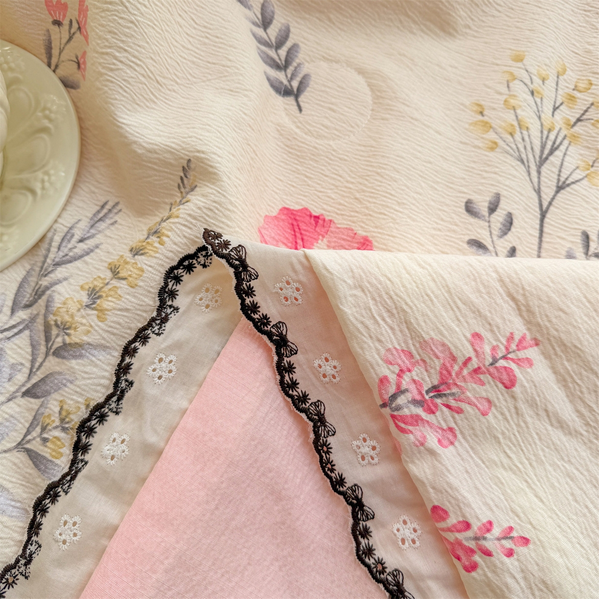 91家纺网 家纺一手货源 找家纺 招财星家纺 2026新款A类全棉花边云感双层纱大豆纤维夏被四件套夏被夏凉被空调被（带质检报告买家秀） 花边款-喇叭花