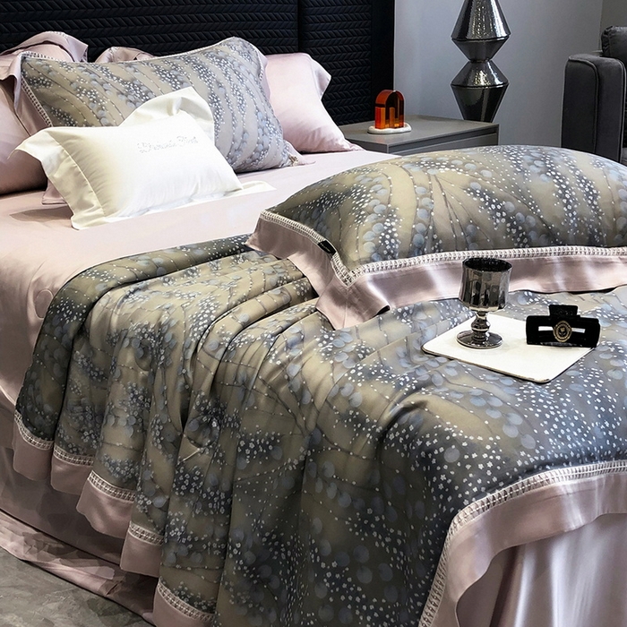 91家纺网 家纺一手货源 找家纺 黑白森林 2026新款天丝印花夏被四件套系列 缦禾-灰