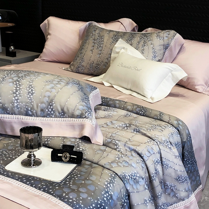 91家纺网 家纺一手货源 找家纺 黑白森林 2026新款天丝印花夏被四件套系列 缦禾-灰