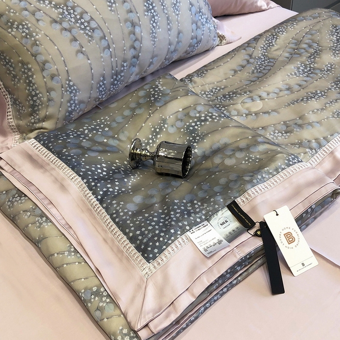 91家纺网 家纺一手货源 找家纺 黑白森林 2026新款天丝印花夏被四件套系列 缦禾-灰