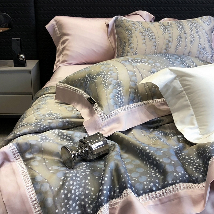 91家纺网 家纺一手货源 找家纺 黑白森林 2026新款天丝印花夏被四件套系列 缦禾-灰