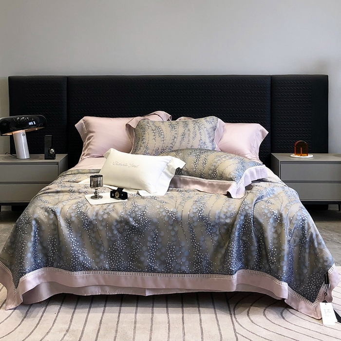 91家纺网 家纺一手货源 找家纺 黑白森林 2026新款天丝印花夏被四件套系列 缦禾-灰