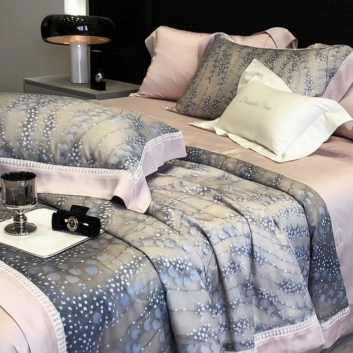 91家纺网 家纺一手货源 找家纺 黑白森林 2026新款天丝印花夏被四件套系列 缦禾-灰